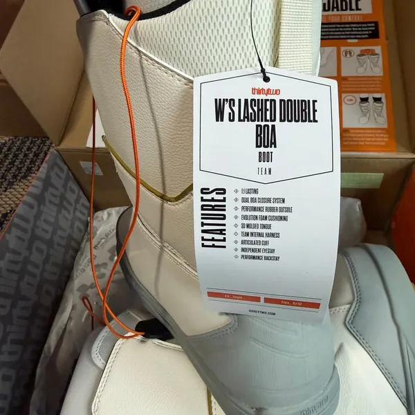 ThirtyTwo Womens Lashed Double BOA Snowboard Boots- White/Grey Size 6.5R - Image 6
