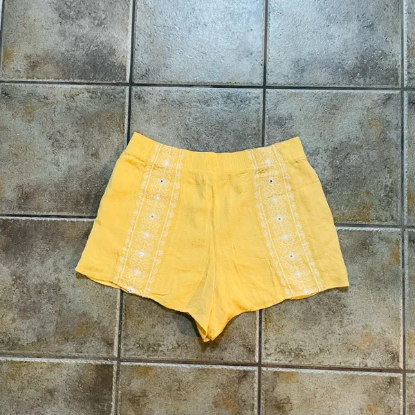 American Eagle Yellow Embroidered Boho Shorts Sz S/P/CH - Image 4