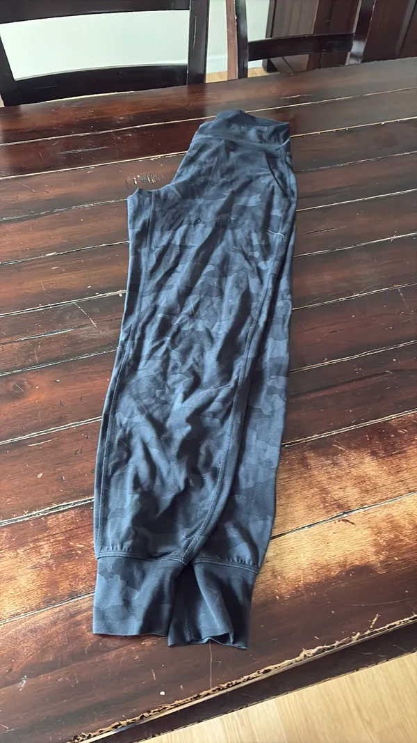 Lululemon Leggings Black Camo Align - Image 3