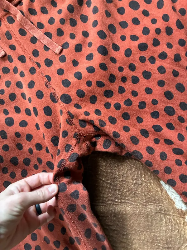 Hanna Andersson 2-piece pajama set in the Black Spots on Amber Wood print 100% organic cotton Size XL - Image 7