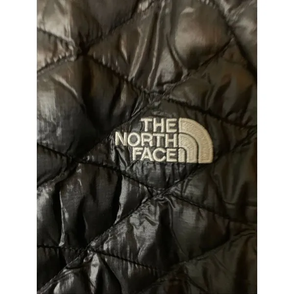The North Face Thermoball quilted jacket black women's size small - Image 5