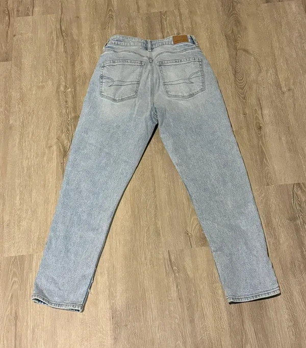 Outfitters Moms Jeans - Image 6