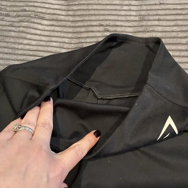 Gymshark Black High-Rise Leggings no front seam 7/8 length Size Small EUC - Image 5