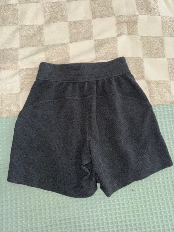 NWOT Lululemon Scuba High-Rise Short 5" *Waffle Heathered Graphite Grey XXS‎ - Image 4