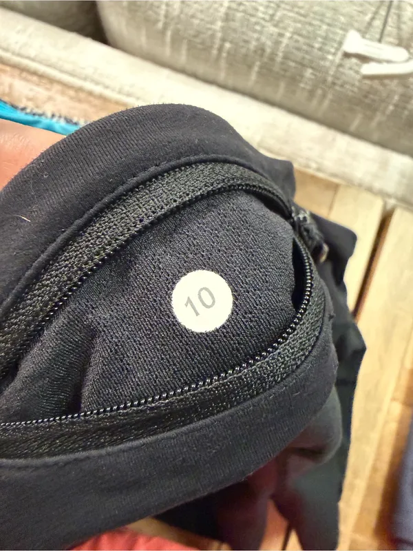Lululemon Speed Short *4-way Stretch 2.5" in Black Women’s Sz 10 Y2K Activewear - Image 9