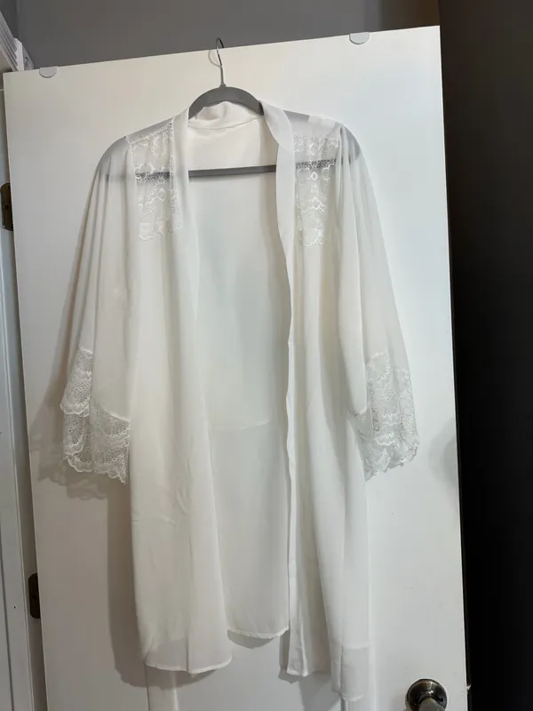 White lace robe with tie waist - Image 2