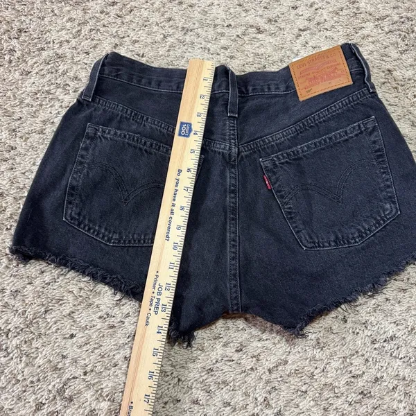 Levi's 501, size‎ 28 black jean shorts - Image 8