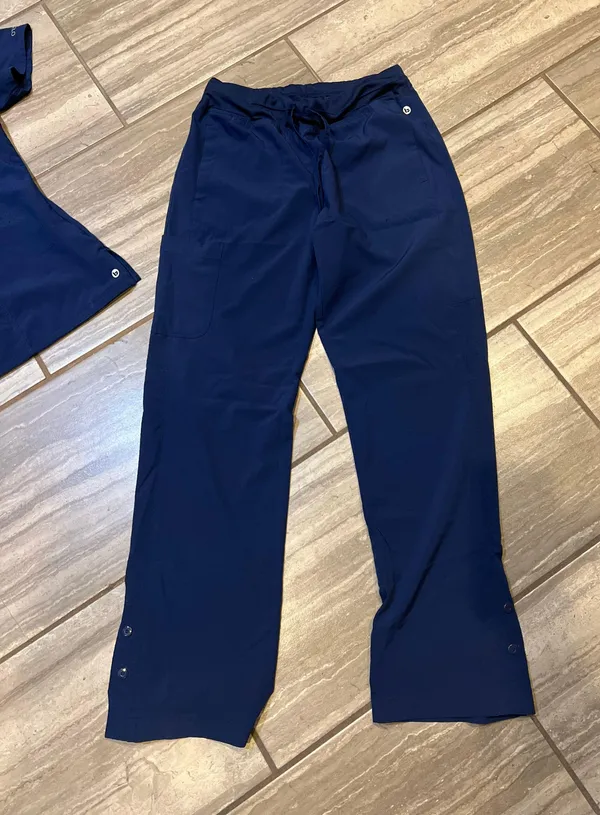 BarcoOne Scrub Set Sz XS & SP(see flaw) - Image 3
