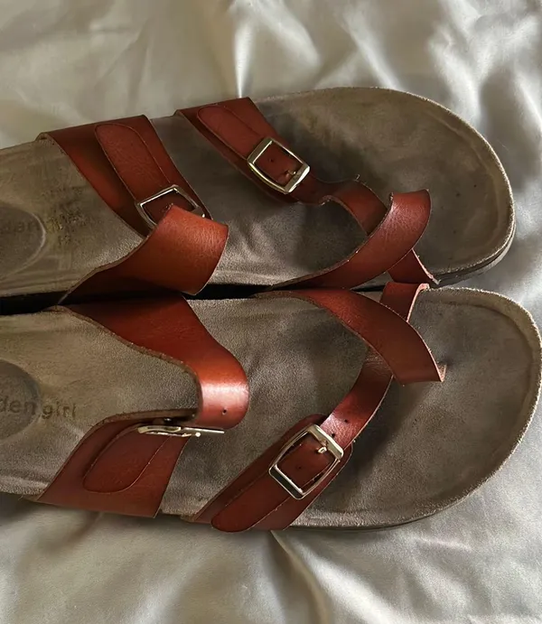 Madden girl sandal size 11 - Image 3