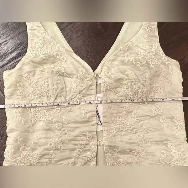 Elegant Lace Embroidered Tank Top Green Size M - Image 8