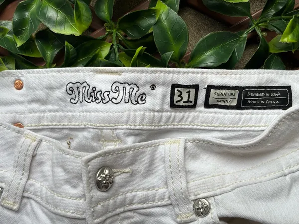 Miss Me Skinny Jeans Mid-Rise Women’s size 31 - Image 5