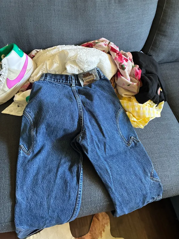 Vintage Lawman medium washed high rise jeans size 0 slim fit will measure upon request The only flaw on these jeans is the zipper is missing on the fly BUT that's such a easy fix. Price reflects. - Image 8
