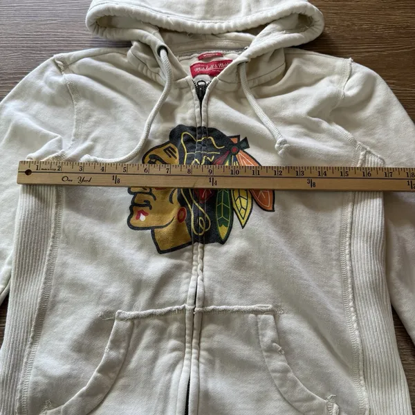 Mitchell & Ness Women's Chicago Blackhawks Zip Hoodie Cream Size M Distressed - Image 5
