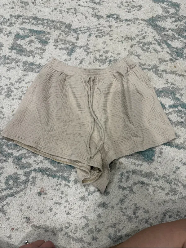 PrettyLittleThing Cotton Gauze Shorts L 26” Waist Beige Textured - Image 2