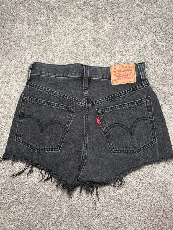 Levi’s 501 Original Fit High-Rise Women’s Shorts - Image 2