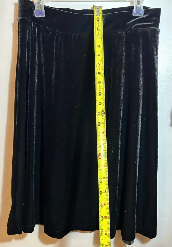 Women's velour suit: skirt and jacket.Size M. $25. - Image 5