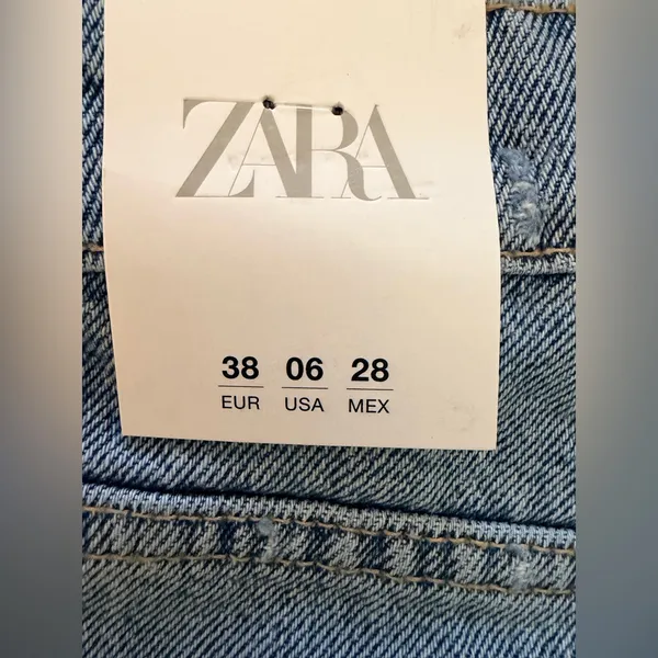 Zara Women's Blue Button Fly Denim Shorts NWT - Image 3