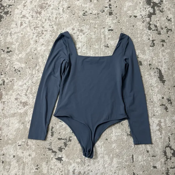 Babaton Aritzia Squareneck Long Sleeve Bodysuit Size Large in Total Eclipse - Image 3