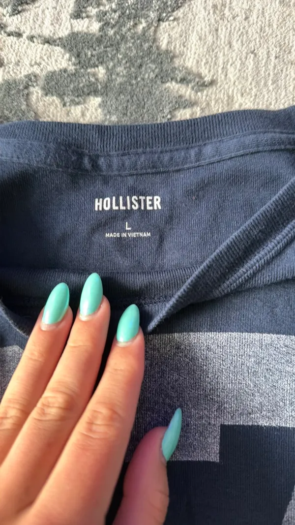 Hollister - Image 2