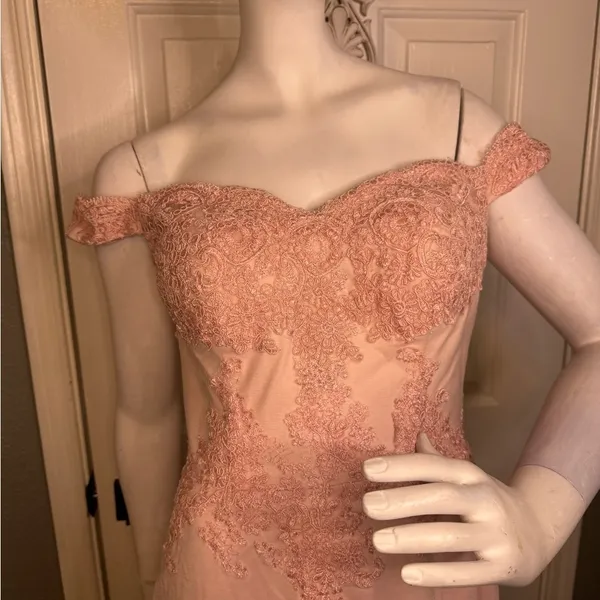 May Queen Off Shoulder Long Prom Gown Maxi Dress Size 10. K-6 - Image 5