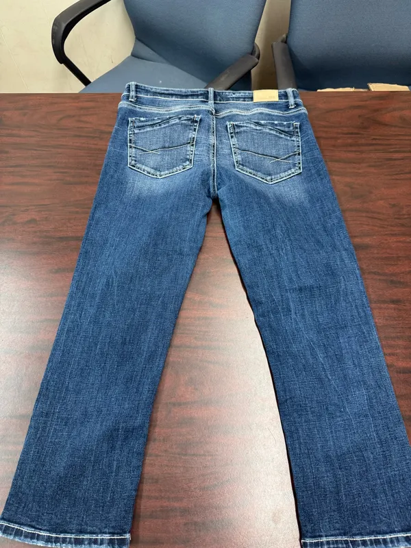 BKE Women’s Payton Universal Fit Mid-Rise Capri Jeans Size 29 - Image 3
