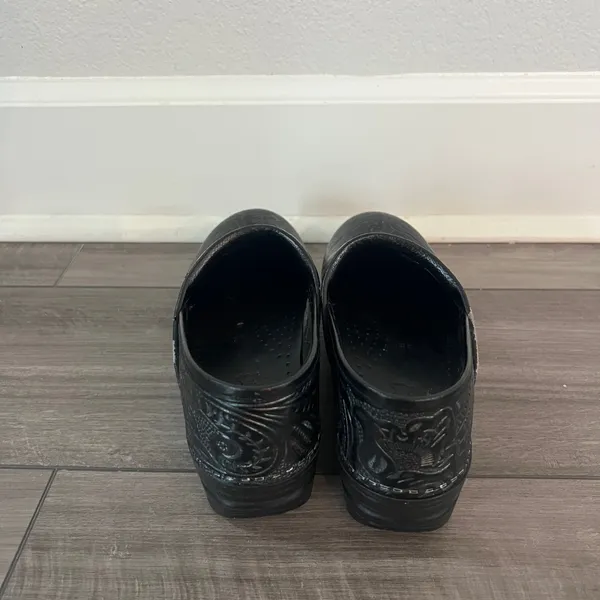 Dansko Professional Black Tooled Clog Size 38   - Image 4