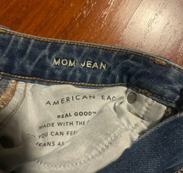 American Eagle Mom Jeans - Image 3