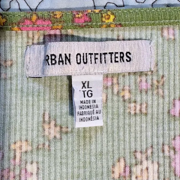 Urban Outfitters Ruby Floral Lettuce Edge Button Plunging Crop Top Green XL💚 - Image 9