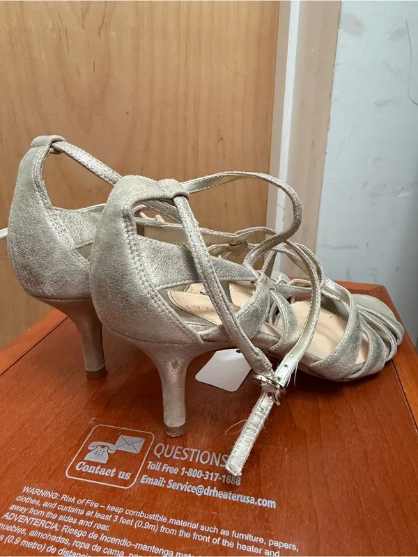 Ivanka Trump Women’s Champagne Metallic Strappy Kitten Heels. Size: 7 - Image 4