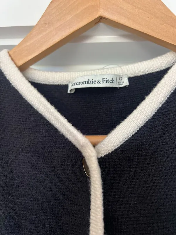 Abercrombie The Mara High-V LuxeLoft Sweater Vest XS Preppy, Academia, Capsule - Image 5