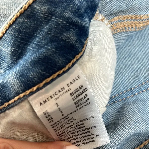 American Eagle | Distressed Skinny Jeans Size 2 - Image 4