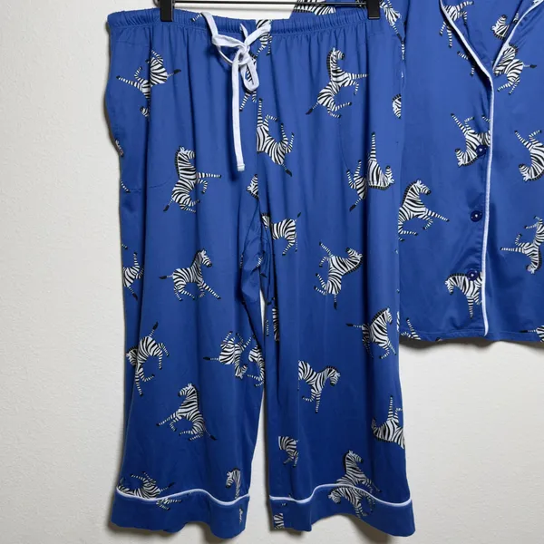 Room Service Womens Pajama Set Large Blue Zebra Print Short Sleeve Crop Pants - Image 3