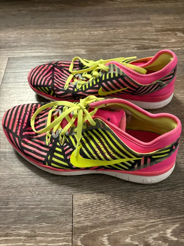NWOT Nike Women's Free 5.0 TR Fit 5 Print in Pink Pow/Volt-Black. Size 8 - Image 4