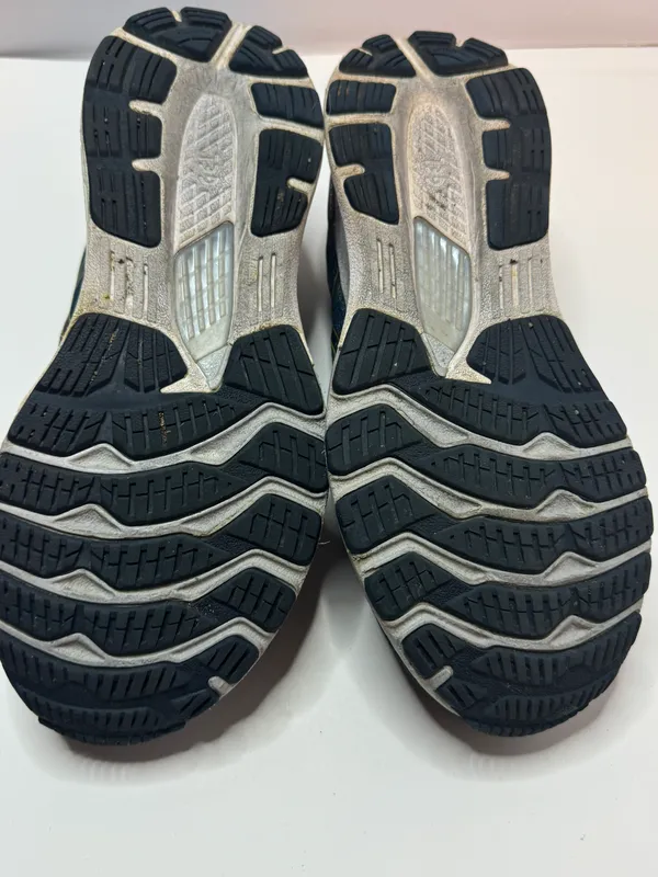 ASICS Gel-Kayano 28 Size 8 - Image 7