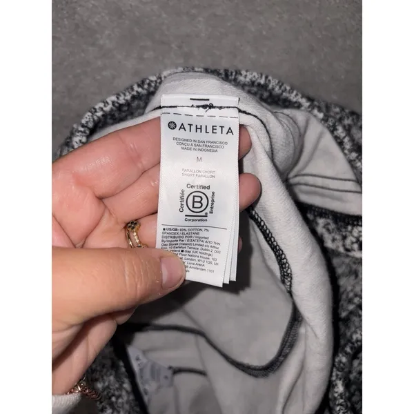 Athleta Farallon Shorts black and white size medium - Image 9
