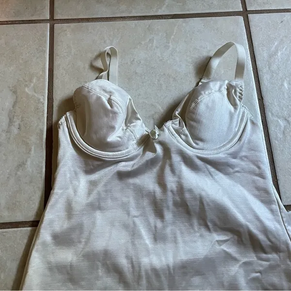 Victoria's Secret VINTAGE 34A SHAPEWEAR - Image 2