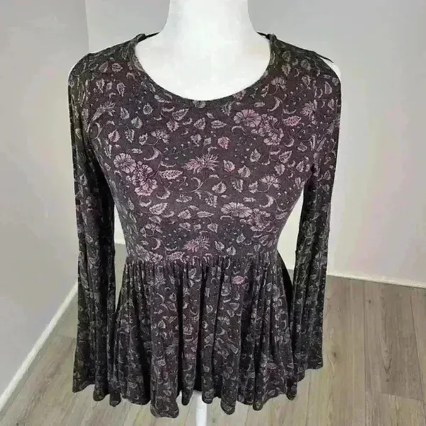 American Eagle Open-Back Bell Sleeve Top Size S - Image 2