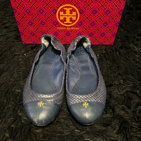 Tory Burch TB gold logo blue leather flats slip on shoes - Image 6