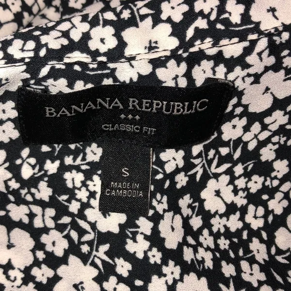 Banana Republic classic fit size small floral top - Image 4