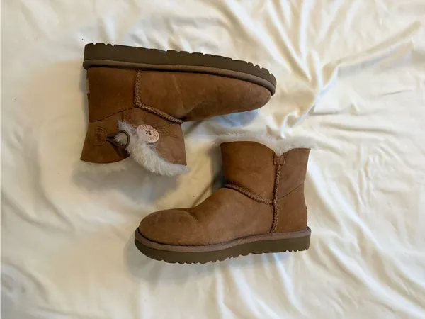 UGG | Mini Bailey Button ll Chestnut  Boots | 6 - Image 2