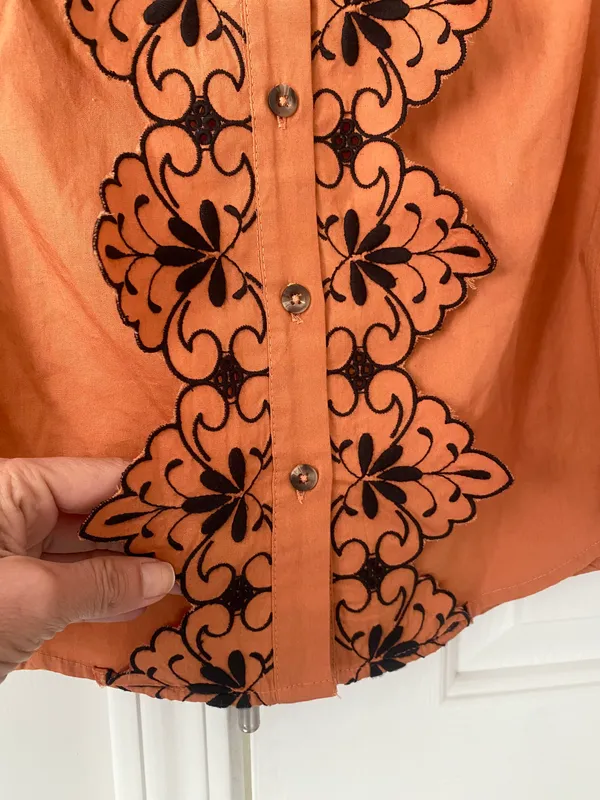 Anthropologie Scalloped Embroidered Buttondown Shirt, Size 8 - Image 8
