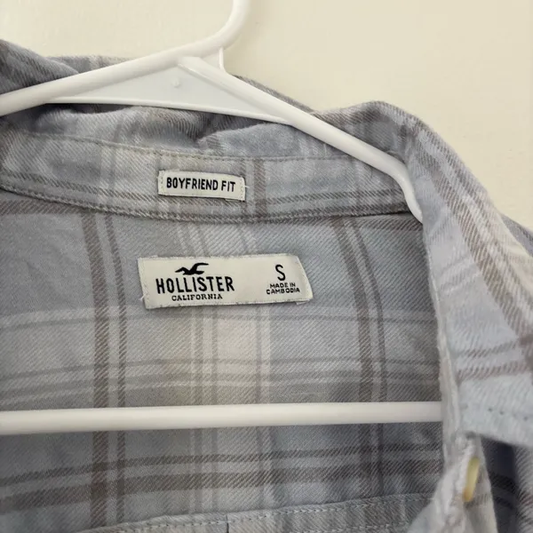 Hollister Co. white and light blue plaid button-up shirt - Image 2