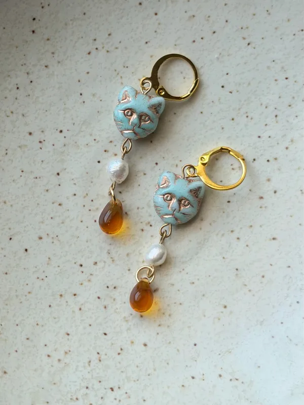 Handmade quality Czech glass cat cute boho fairy vintage style dangle earrings🐈 - Image 2