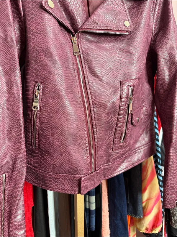 AKIRA Burgundy Croc Embossed Faux Leather Moto Jacket Belted Biker Coat. Size L - Image 4