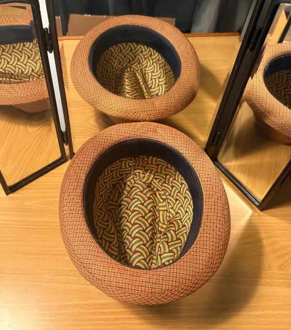 This Men’s Top Hat in size Medium is a stylish and lightweight accessory perfect for casual occasions during the winter, fall, and spring seasons. Made of wool felt in a solid brown color, this handmade top hat exudes a classic and sophisticated look. With its unique style and comfortable fit, this top hat is sure to add a touch of elegance to any ensemble. - Image 5