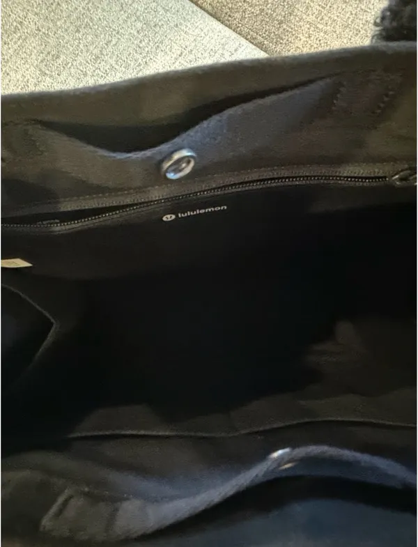 Lululemon Boxy Tote Bag 10L Faux Shearling Trims black sold out online NWT - Image 12
