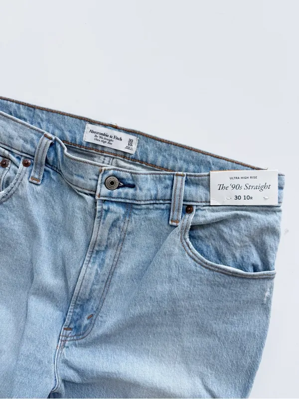 NWT Abercrombie & Fitch The 90’s Straight Ultra High Rise Jeans Size 30/10 - Image 4