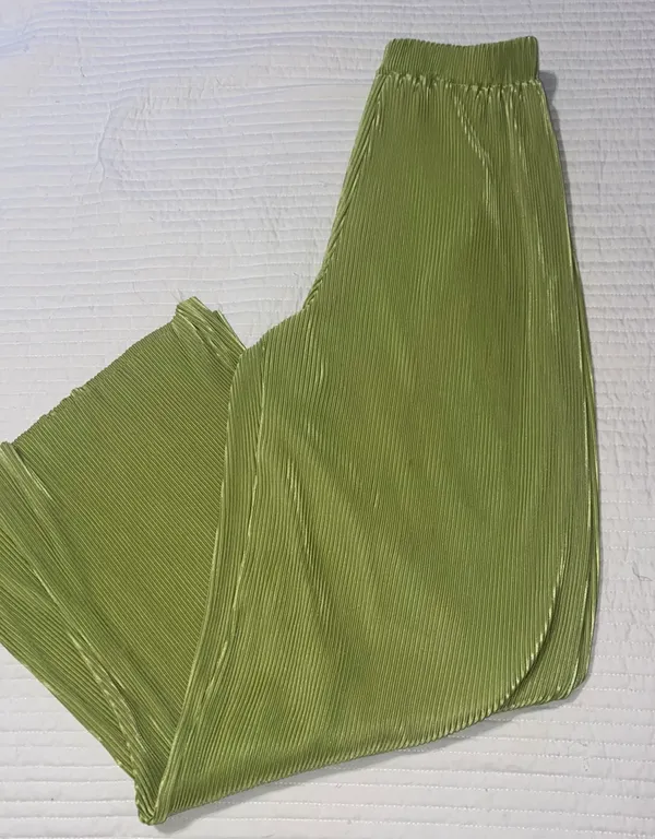 Pleated Set Green - Image 2