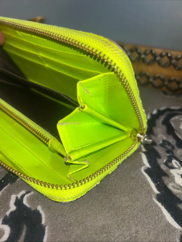 Tory Burch Neon Lime Zip Wallet with Logo Medallion - Image 9
