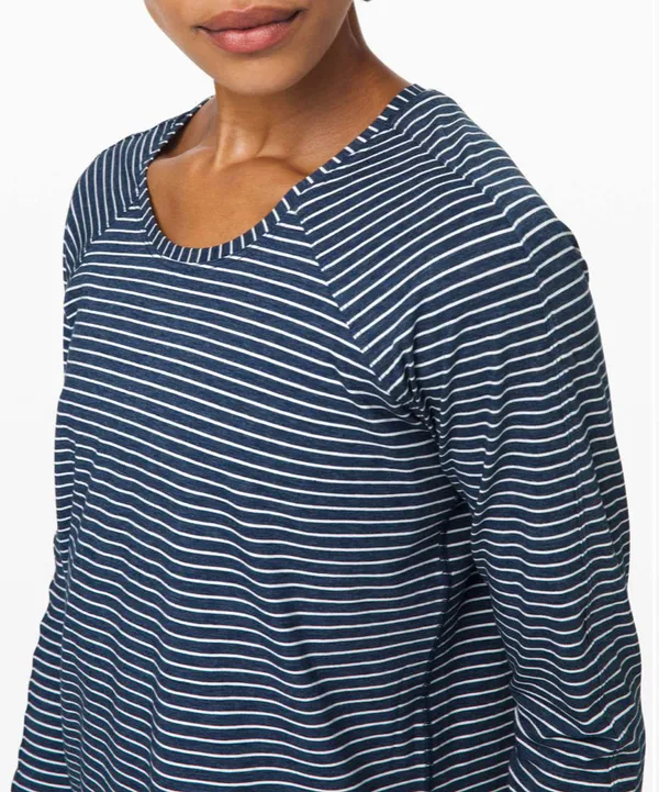 Lululemon Emerald Long Sleeve In Blue and White Sz 8 - Image 3